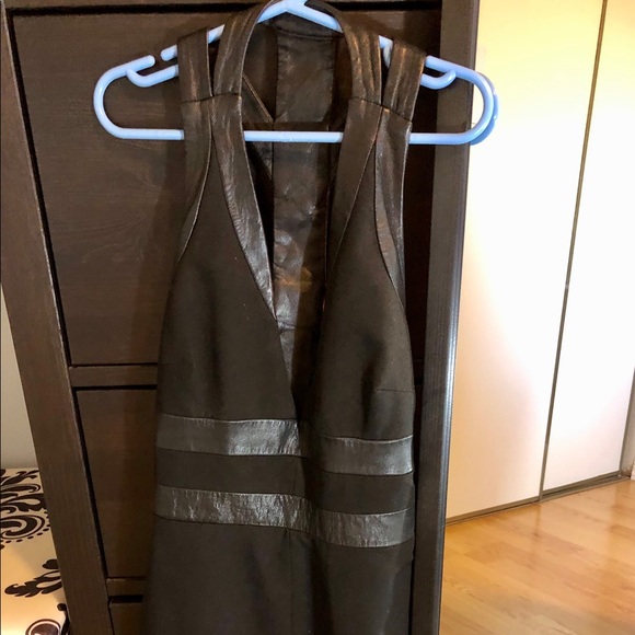 Caged open back Bebe dress with leather trim - Picture 4 of 4